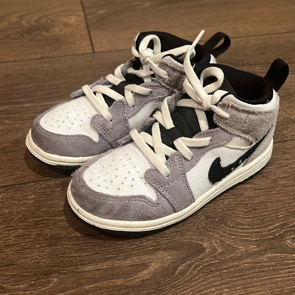 Jordan Air 1 Mid toddler size 10